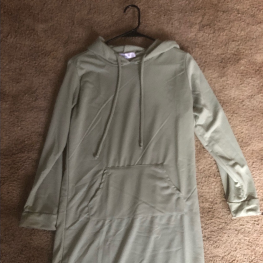 Cute little dress.